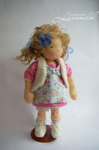 Read more about the article Lindy, OOAK cloth doll