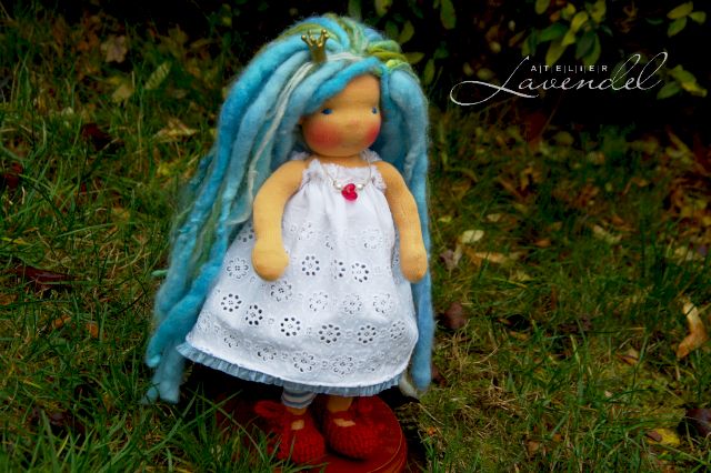 Bellinda is a Waldorf mermaid doll, handmade by Atelier Lavandel with lots of love and care.