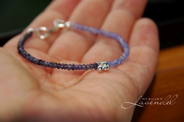 Give-away by Atelier Lavendel: genuine tanzanite beaded bracelet. Handmade in Germany.