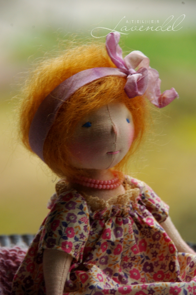 ooak cloth doll eco friendly: meet Leonie, handmade by Atelier Lavendel with lots of love and care using all natural organic materials. Handmade in Germany.