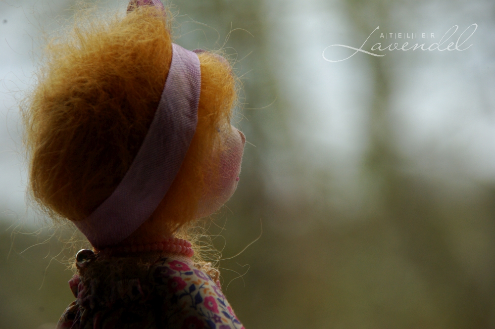 ooak cloth doll eco friendly: meet Leonie, handmade by Atelier Lavendel with lots of love and care using all natural organic materials. Handmade in Germany.