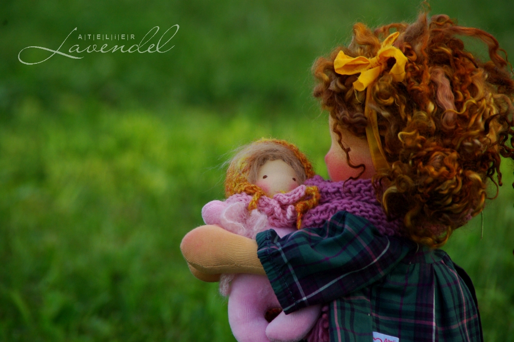 handmade ooak Waldorf dolls: meet Cleo, handmade by Atelier Lavendel with lots of love and care, using organic all natural materials. Handmade in Germany.