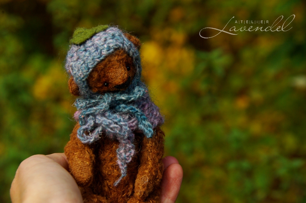 miniature artist bear: Meet Forget-me-not, hand made with love and care by Atelier Lavendel using original designs high quality materials. 