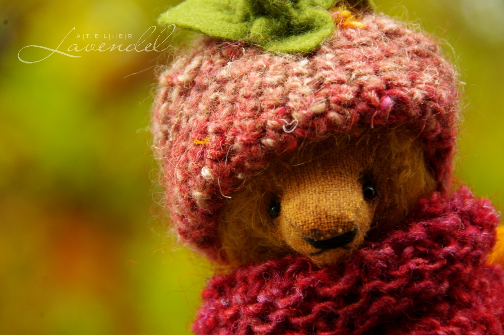 ooak handmade artist bear handmade by Atelier Lavendel: meet Marta! RTG. handmade in Germany.