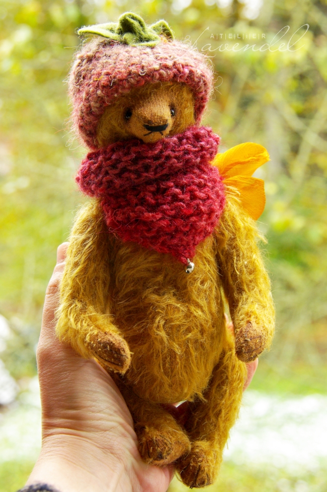 ooak handmade artist bear handmade by Atelier Lavendel: meet Marta! RTG. handmade in Germany.