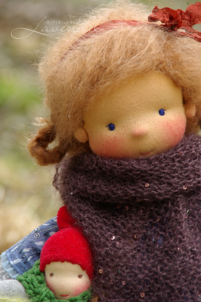 ooak natural fibres waldorf dolls: meet Heidi, all natural OOAK natural fibres doll by Atelier Lavendel. Handmade in Germany.