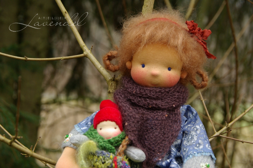 ooak natural fibres waldorf dolls: meet Heidi, all natural OOAK natural fibres doll by Atelier Lavendel. Handmade in Germany.