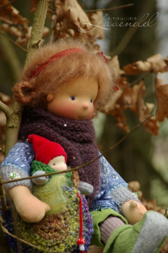 ooak natural fibres waldorf dolls: meet Heidi, all natural OOAK natural fibres doll by Atelier Lavendel. Handmade in Germany.