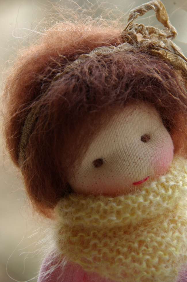 natural Waldorf pocket doll: meet Jennifer by Atelier Lavendel with love and care, using organic all natural materials. Handmade in Germany.