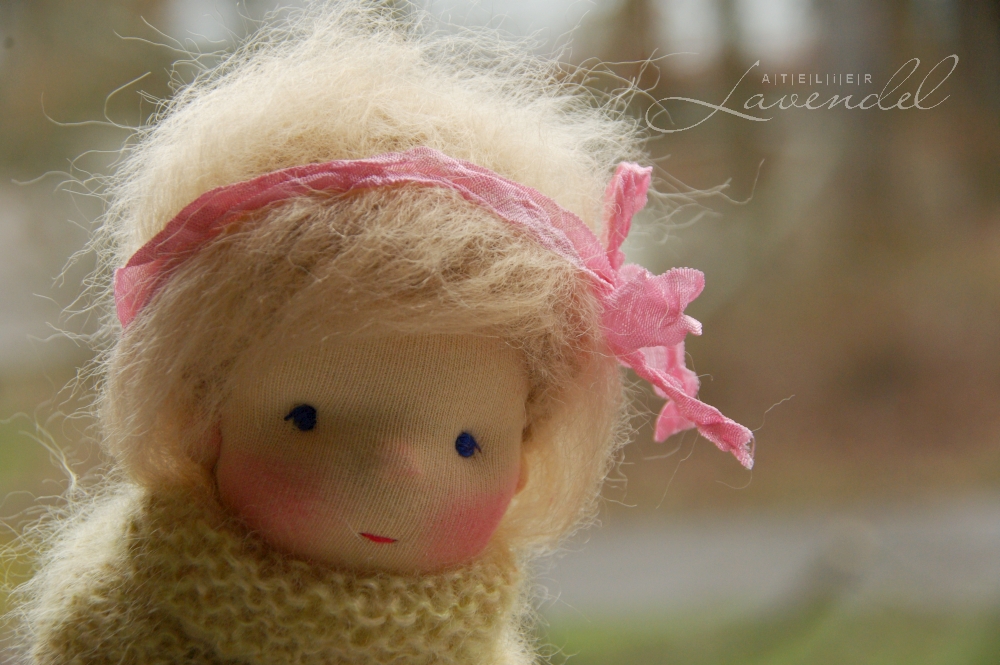 ooak natural fibers art dolls: meet Anais, Waldorf inspired all natural doll by Atelier Lavendel, nadcrafted with lots of love and care.