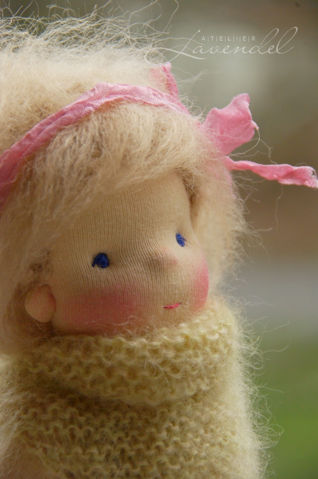 ooak natural fibers art dolls: meet Anais, Waldorf inspired all natural doll by Atelier Lavendel. Handmade in Germany.