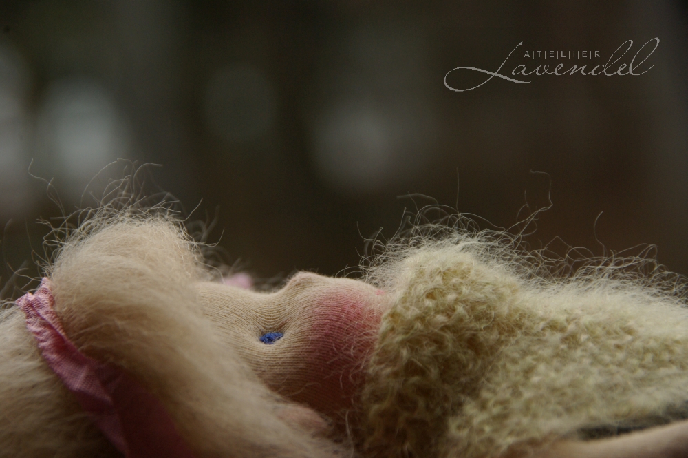 ooak natural fibers art dolls: meet Anais, Waldorf inspired all natural doll by Atelier Lavendel. Handmade in Germany.