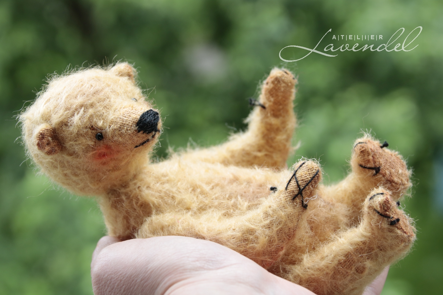 Meet Mathilda! RTG ooak artist bears by Atelier lavendel. Best quality natural materials, original designs. Hanmade in Germany.