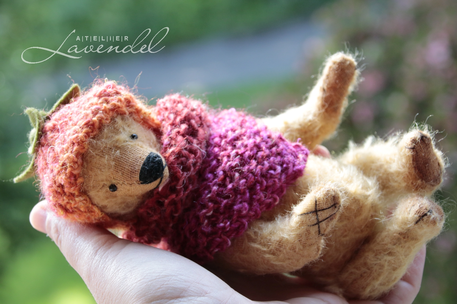 Meet Mathilda! RTG ooak artist bears by Atelier lavendel. Best quality natural materials, original designs. Hanmade in Germany.