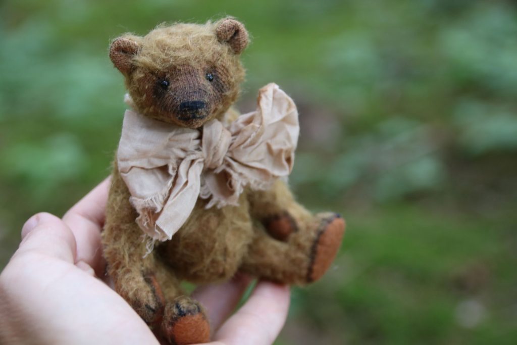 vintage style artist bear by Atelier Lavendel