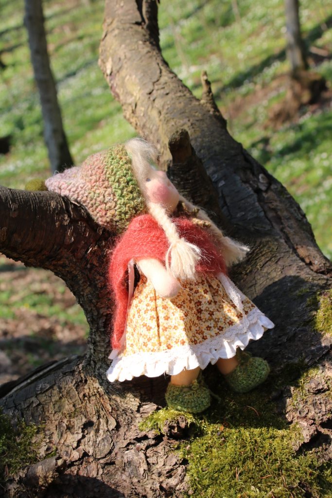 Meet Nadine!This approx. 11in natural natural Waldorf doll is handmade by Atelier Lavendel with natural organic high quality materials and lots of love and care.