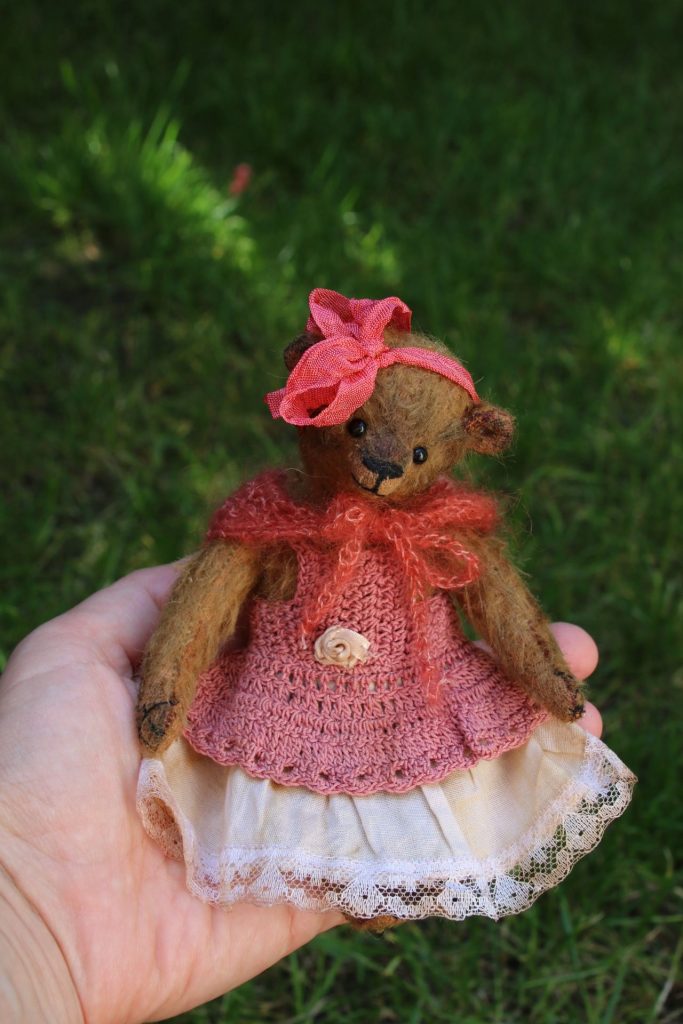 ooak  artist teddy bear, lovingly handmade by Atelier Lavendel