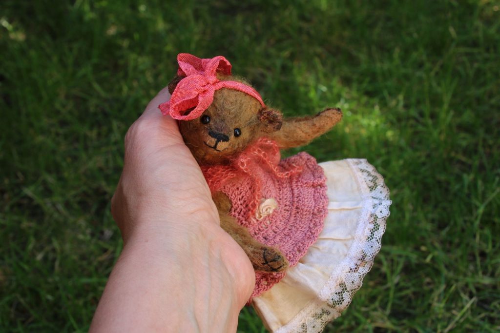 ooak  artist teddy bear, lovingly handmade by Atelier Lavendel