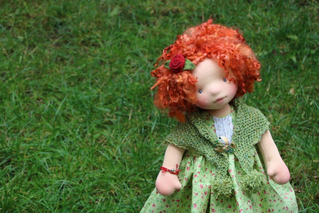 Aine is an OOAK natural fibers art doll, standing 16 inches (40cm) , designed and hanmade by Atelier Lavendel with lots of love and attention to details.