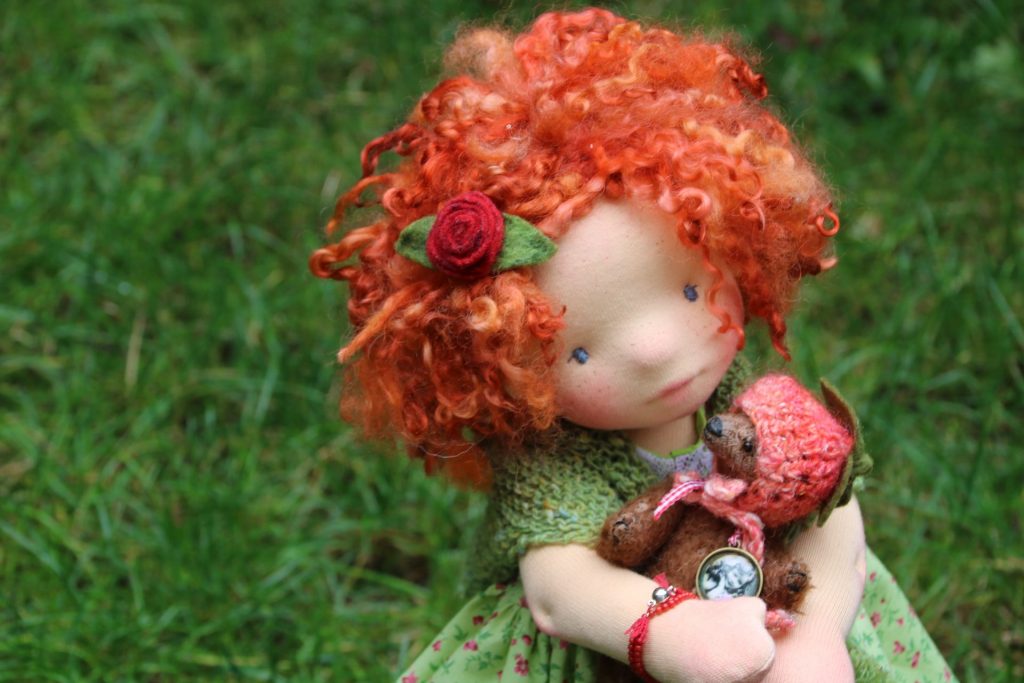 Aine is an OOAK natural fibers art doll, standing 16 inches (40cm) , designed and hanmade by Atelier Lavendel with lots of love and attention to details.