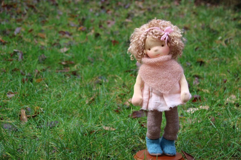 Handmade doll: Melanie  is a dreamer, soft, cuddly and all natural waldorf inspired doll from Atelier Lavendel. She is created with lots of love and attention to detail.